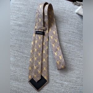 🖤Embel Salem 1772  Tie color: gold and purple excellent condition.